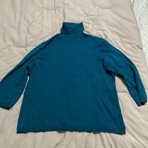 Green blue knitted turtle neck 3/4 sleeve sweater.